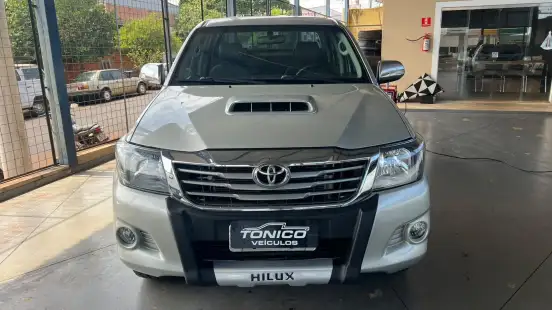 TOYOTA-HILUX-2012