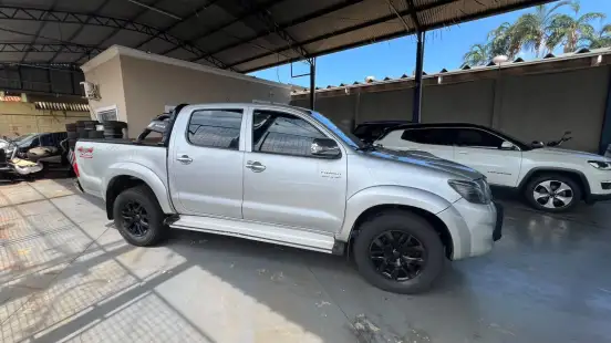TOYOTA-HILUX-2012