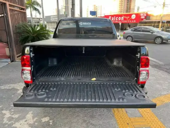 TOYOTA-HILUX-2005