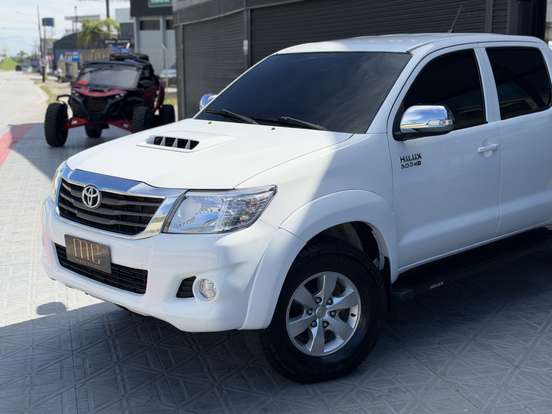 TOYOTA-HILUX-2013