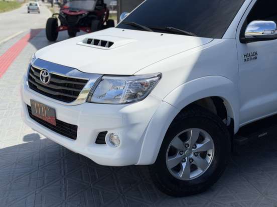 TOYOTA-HILUX-3.0 SRV 4X4 CD 16V TURBO INTERCOOLER DIESEL 4P AUTOMÁTICO TOYOTA-HILUX-2013