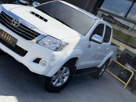 TOYOTA-HILUX-2013