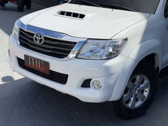 TOYOTA-HILUX-2013