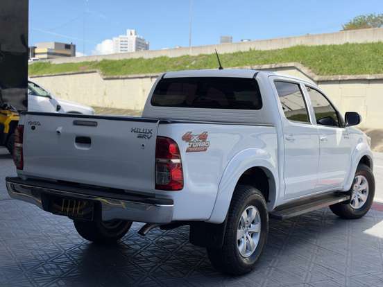 TOYOTA-HILUX-2013