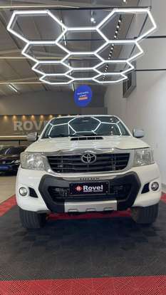 TOYOTA-HILUX-2015