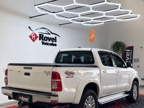 TOYOTA-HILUX-3.0 SRV 4X4 CD 16V TURBO INTERCOOLER DIESEL 4P AUTOMÁTICO TOYOTA-HILUX-2015