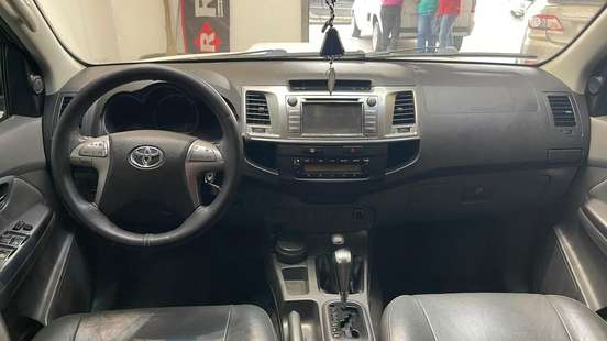 TOYOTA-HILUX-2015