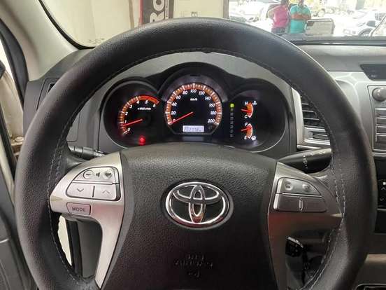TOYOTA-HILUX-3.0 SRV 4X4 CD 16V TURBO INTERCOOLER DIESEL 4P AUTOMÁTICO TOYOTA-HILUX-2015