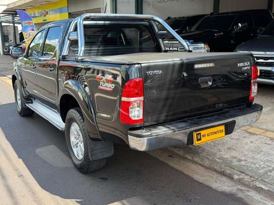 TOYOTA-HILUX-2013
