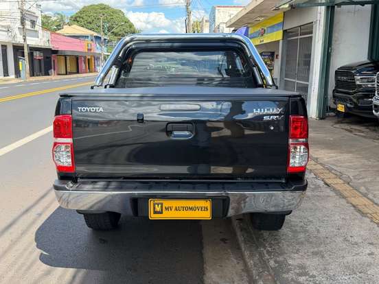 TOYOTA-HILUX-2013