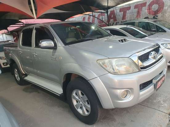 TOYOTA-HILUX-2011