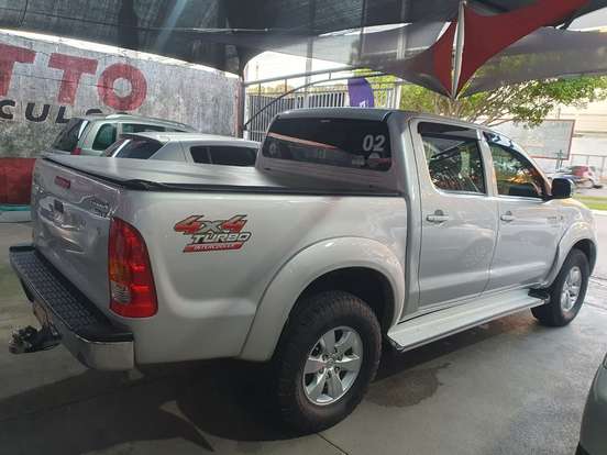 TOYOTA-HILUX-2011