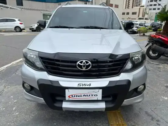 TOYOTA-HILUX SW4-2.7 SR 4X2 16V FLEX 4P AUTOMÁTICO TOYOTA-HILUX SW4-2013