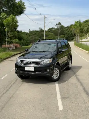 TOYOTA-HILUX SW4-2014