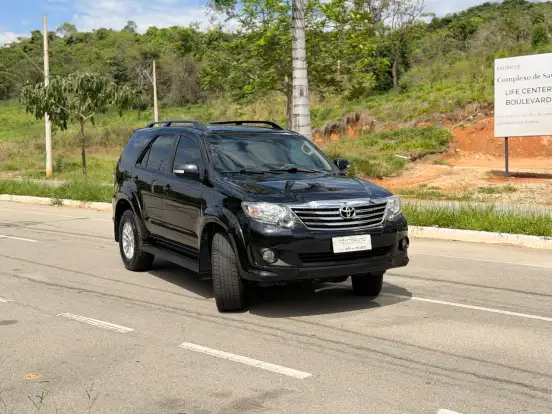 TOYOTA-HILUX SW4-2014