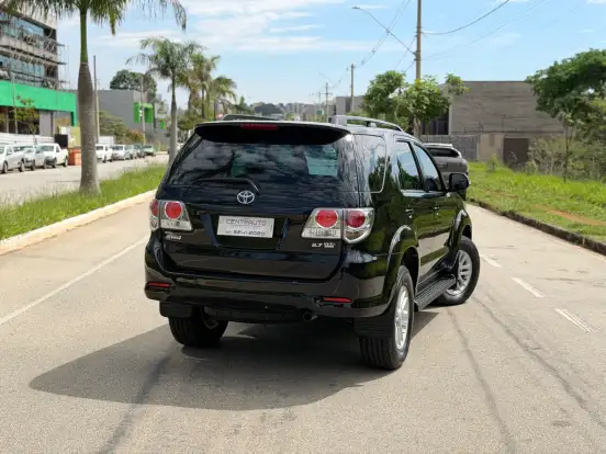 TOYOTA-HILUX SW4-2014