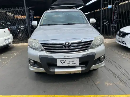 TOYOTA-HILUX SW4-2.7 SR 4X2 16V FLEX 4P AUTOMÁTICO TOYOTA-HILUX SW4-2013