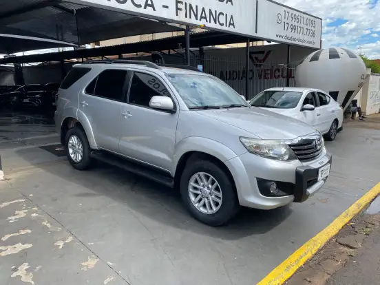 TOYOTA-HILUX SW4-2.7 SR 4X2 16V FLEX 4P AUTOMÁTICO TOYOTA-HILUX SW4-2013