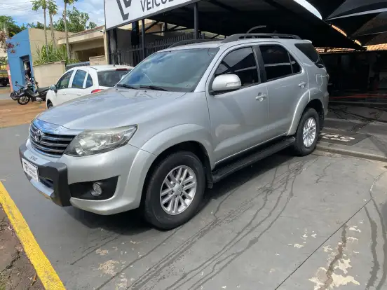 TOYOTA-HILUX SW4-2.7 SR 4X2 16V FLEX 4P AUTOMÁTICO TOYOTA-HILUX SW4-2013