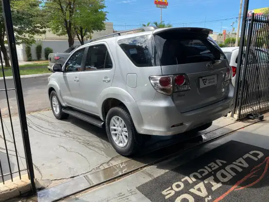 TOYOTA-HILUX SW4-2.7 SR 4X2 16V FLEX 4P AUTOMÁTICO TOYOTA-HILUX SW4-2013
