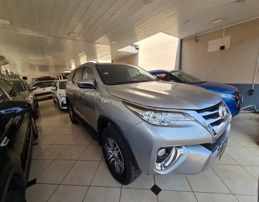 TOYOTA-HILUX SW4-2.7 SRV 7 LUGARES 4X2 16V FLEX 4P AUTOMÁTICO TOYOTA-HILUX SW4-2018