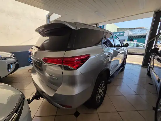 TOYOTA-HILUX SW4-2.7 SRV 7 LUGARES 4X2 16V FLEX 4P AUTOMÁTICO TOYOTA-HILUX SW4-2018