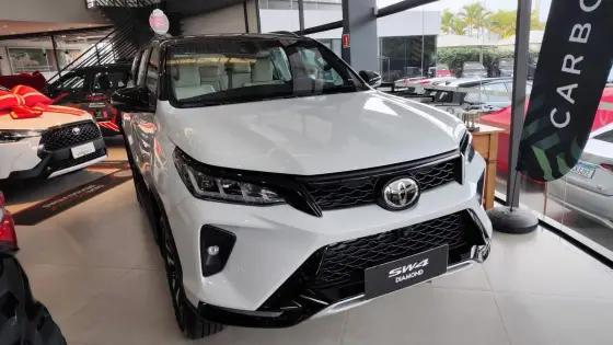 TOYOTA HILUX SW4 2.8 D-4D TURBO DIESEL DIAMOND 7L 4X4 AUTOMÁTICO