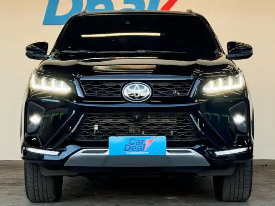 TOYOTA-HILUX SW4-2.8 D-4D TURBO DIESEL DIAMOND 7L 4X4 AUTOMÁTICO TOYOTA-HILUX SW4-2025