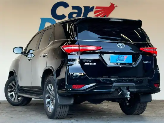 TOYOTA-HILUX SW4-2025