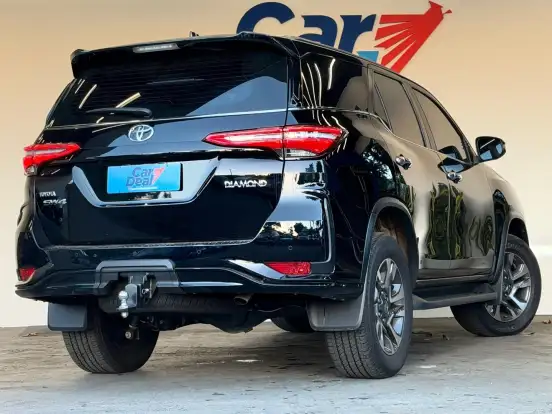 TOYOTA-HILUX SW4-2.8 D-4D TURBO DIESEL DIAMOND 7L 4X4 AUTOMÁTICO TOYOTA-HILUX SW4-2025