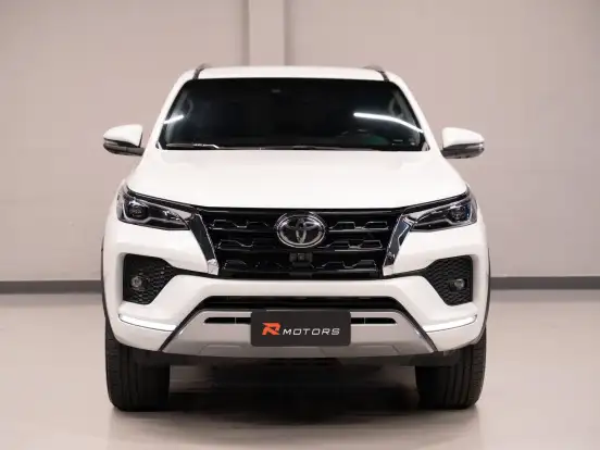 TOYOTA-HILUX SW4-2023