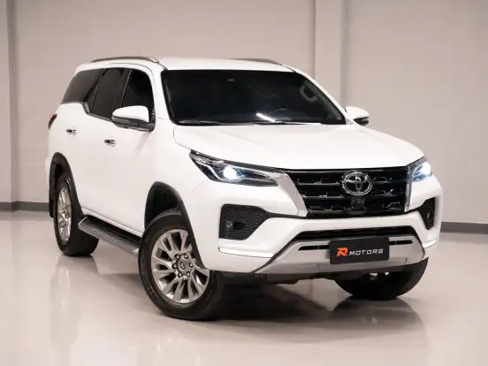 TOYOTA-HILUX SW4-2023