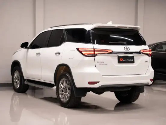 TOYOTA-HILUX SW4-2023