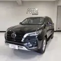 TOYOTA HILUX SW4 2.8 D-4D TURBO DIESEL SRX 7L 4X4 AUTOMÁTICO TOYOTA HILUX SW4 2.8 D-4D TURBO DIESEL SRX 7L 4X4 AUTOMÁTICO