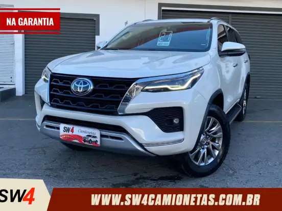 TOYOTA-HILUX SW4-2.8 D-4D TURBO DIESEL SRX 7L 4X4 AUTOMÁTICO TOYOTA-HILUX SW4-2021