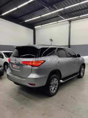TOYOTA-HILUX SW4-2022