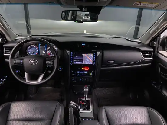 TOYOTA-HILUX SW4-2022
