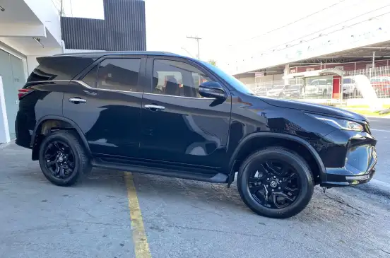 TOYOTA-HILUX SW4-2023