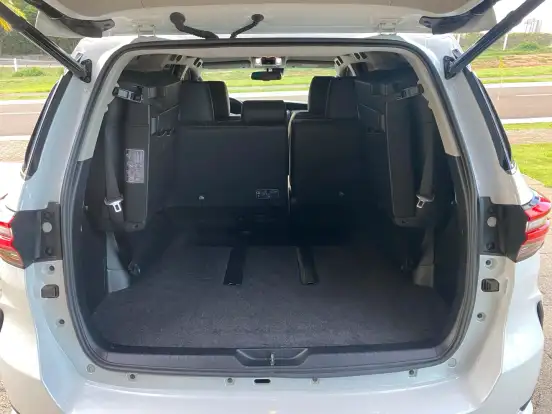 TOYOTA-HILUX SW4-2024