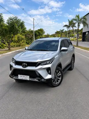 TOYOTA-HILUX SW4-2025