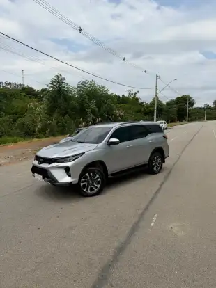 TOYOTA-HILUX SW4-2025