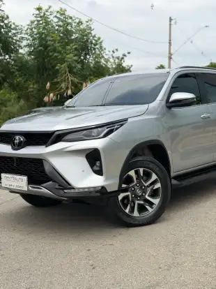 TOYOTA-HILUX SW4-2025