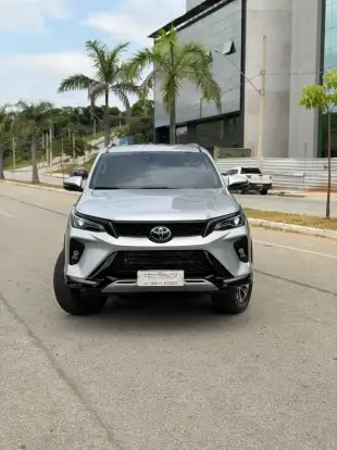 TOYOTA-HILUX SW4-2025