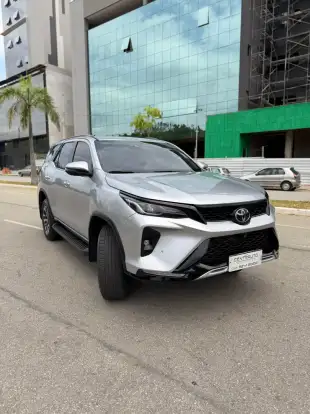 TOYOTA-HILUX SW4-2025