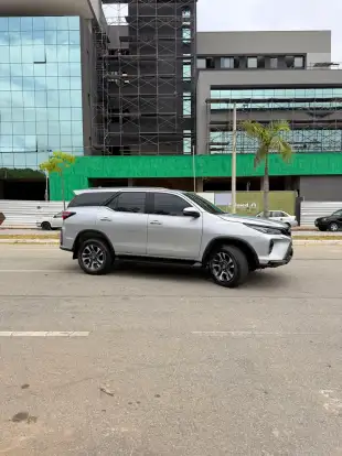 TOYOTA-HILUX SW4-2025