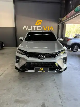TOYOTA-HILUX SW4-2025