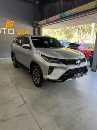 TOYOTA-HILUX SW4-2025