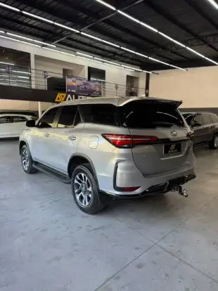 TOYOTA-HILUX SW4-2025