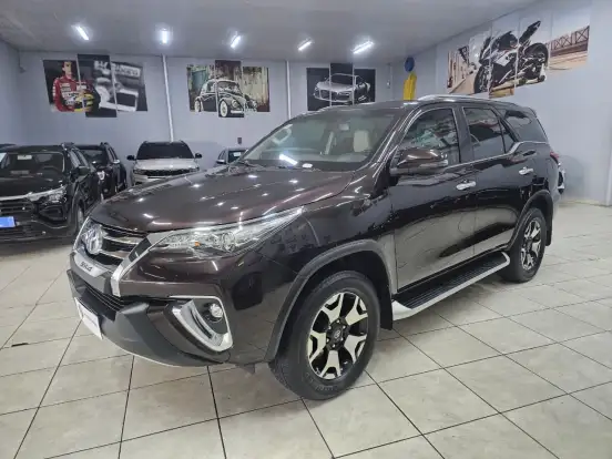 TOYOTA-HILUX SW4-2.8 SRX DIAMOND 4X4 7 LUGARES 16V TURBO INTERCOOLER DIESEL 4P AUTOMÁTICO TOYOTA-HILUX SW4-2018