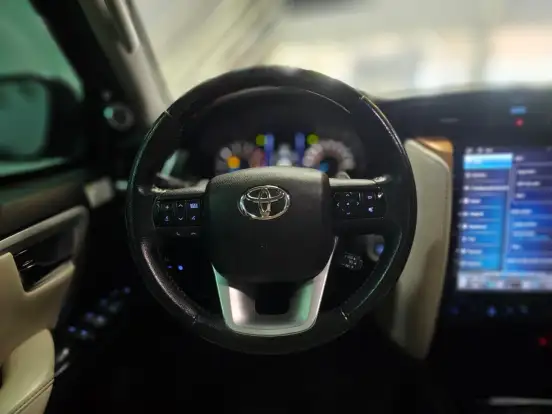 TOYOTA-HILUX SW4-2018